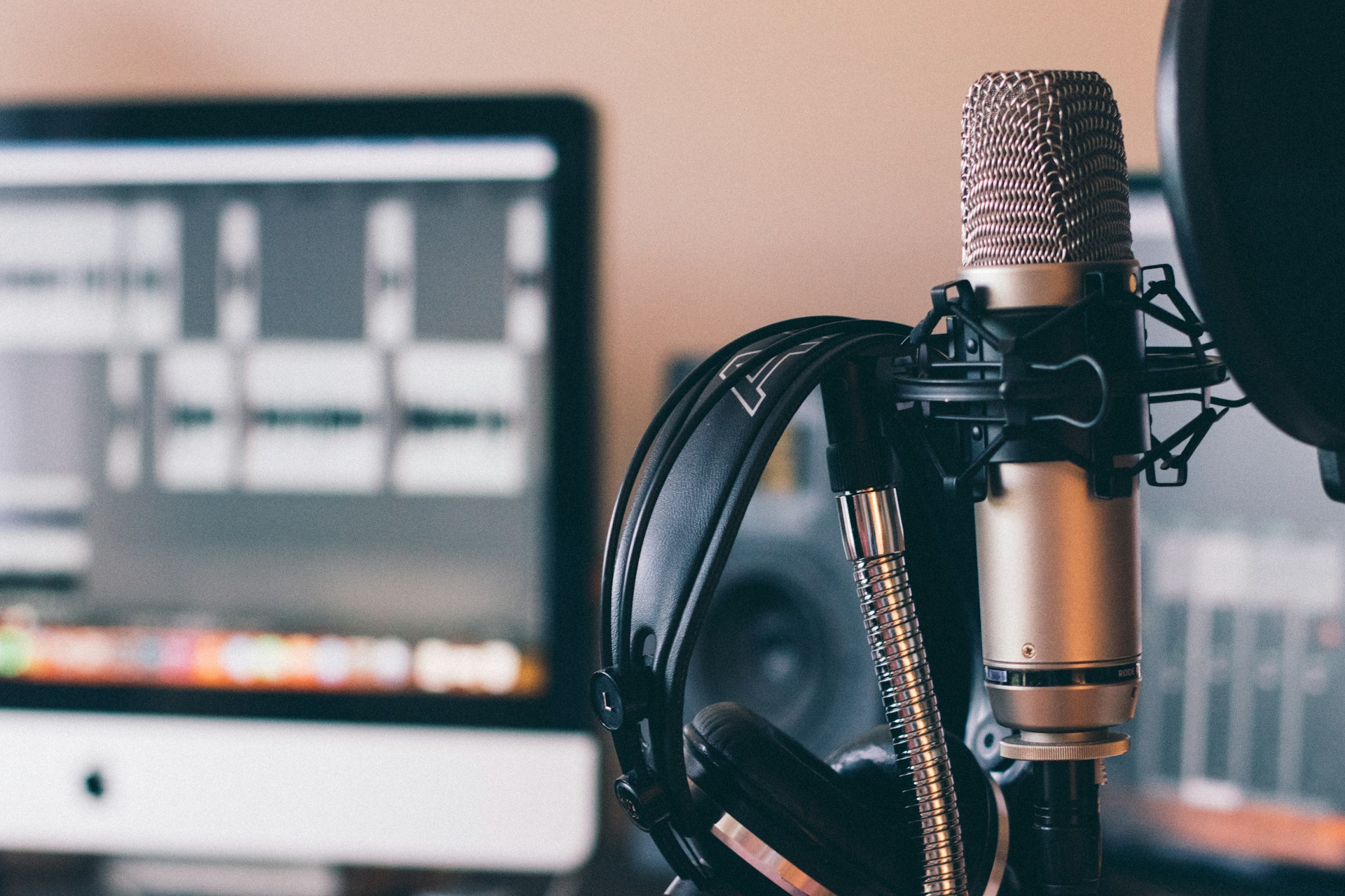 Entrepreneur shows how to give a great podcast interview